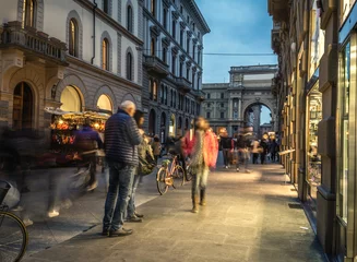 Deurstickers People in Florence shopping streets at night © Gabriele Maltinti