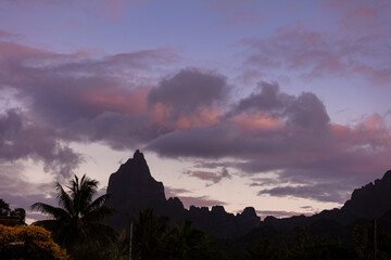 Mou'a Roa au coucher de soleil