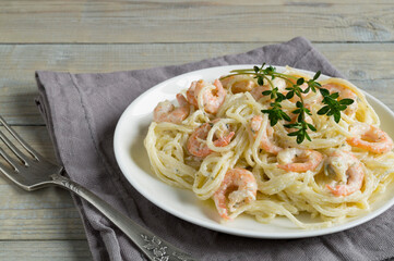 spaghetti with prawns in cream sauce.