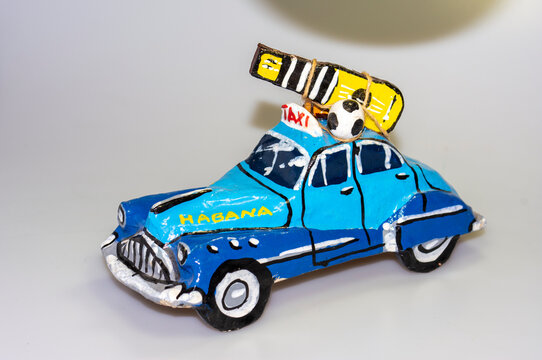Paper car model - veteran. Souvenir from a holiday in Havna
