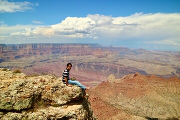 20s man at Grand Canyon in AZ, the US	