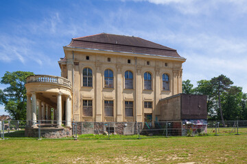 Fototapeta premium Verfallene Villa Baltic, Kühlungsborn, Mecklenburg-Vorpommern, Deutschland, Europa