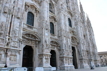 Naklejka premium Piazza del Duomo famous duomo of milan in milan city center