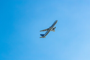 飛行機と空