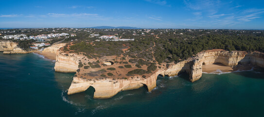 Costa del Algarve, Portugal, a vista de drone.