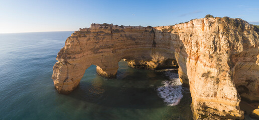 Costa del Algarve, Portugal, a vista de drone.