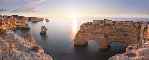 Costa del Algarve, Portugal, a vista de drone.