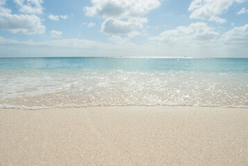 Fototapeta na wymiar tropical beach wavewith blue sky