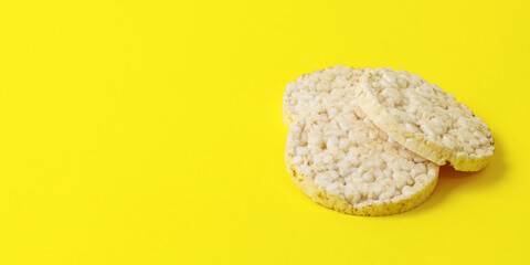 Rice cakes cascade on a yellow background, a banner on the site.