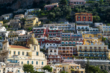 Italienisches Küstenstädtchen Amalfi bei Sonnenaufgang