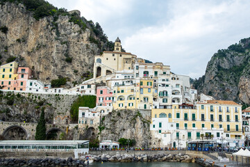 Fototapeta na wymiar Gesamtansicht des italienischen Küstenortes Amalfi