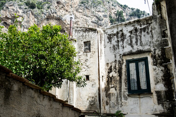 Fototapeta na wymiar Gässchen im italienischen Küstenort Amalfi