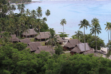 Bungalows d'un hôtel à Moorea, Polynésie française