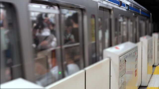 鉄道　満員電車　マスク　2020.7月　