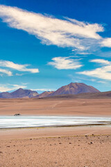 Fototapeta na wymiar Laguna Colorada, Salar de Uyuni, Bolivie 