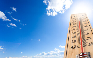 hermometer shows the temperature is hot in the sky - obrazy, fototapety, plakaty