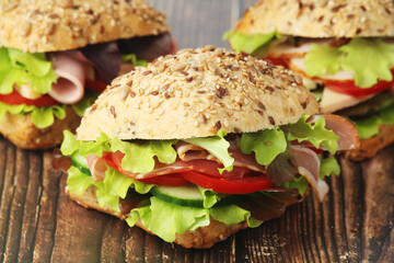 Two sandwiches with whole grain bread, ham and vegetables	