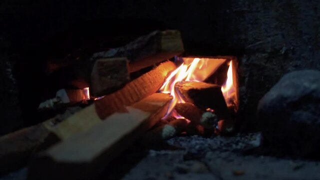 Le&ntilde;a quemandose en horno