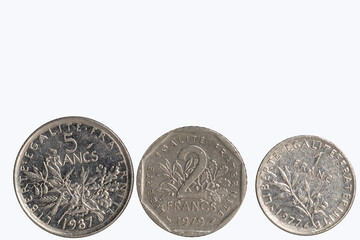 fünf Franc, zwei Franc, Ein Franc Münze auf weißen Hintergrund