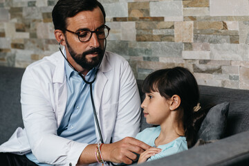 a home doctor who consults a girl