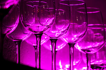 12 Wine glasses and glasses on a shelf in a bar