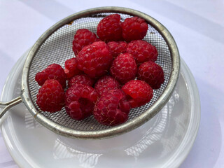fresh raspberries in a bowl