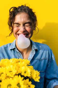 Woman With Flowers Doing Ballon With Gum