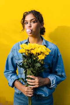 Woman With Flowers Doing Ballon With Gum