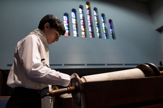 Synagogue: Teen Male Alone On Bimah Doing Torah Reading