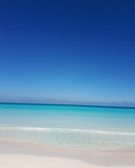 Fototapeta na wymiar beach with blue sky in Cuba