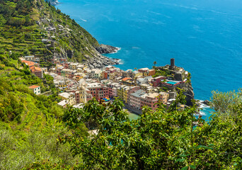 Naklejka premium A view over Vernazza from the Monterosso to Vernazza path in summertime