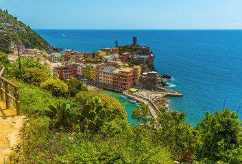 Naklejka premium A view of the Cinque Terre village of Vernazza in the summertime