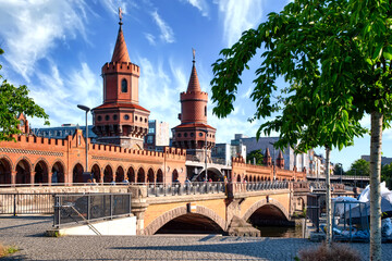 Fototapeta na wymiar Oberbaumbrücke between Kreuzberg and Friedrichshain, Berlin, Germany
