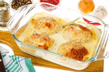 Meat dishes, form with cutlets in white sauce