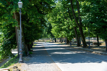 Stadtmauer und Stadttore von Lucca Stadttore mit Innen- und Aussenansicht zus&auml;tzlich Aufnahmen von der Stadtmauer in die Stadt fotografiert