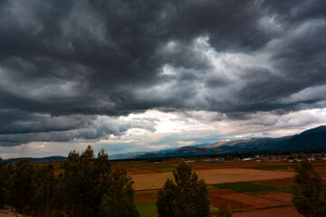 storm clouds over fields las hermosas pampas del valle del mantaro a las orillas del rió mantaro en Huancayo 
una magnifica vista de este hermoso lugar una fecha de lluvias noviembre 