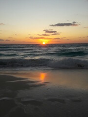 Fototapeta na wymiar Sunrise over the beach and ocean in Cancun Mexico 2019
