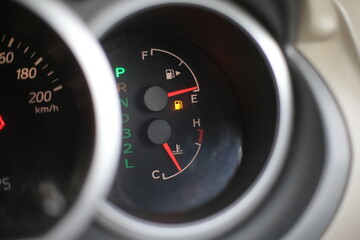 car speedometer and dashboard , Run out of oil