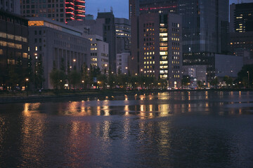 Obraz premium River in the city in night, city of Tokyo Japan.