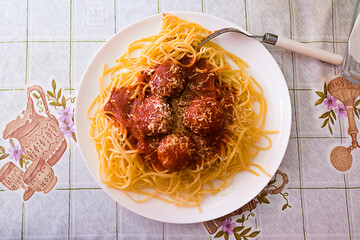 spaghetti with tomato sauce