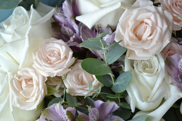 cool floral bouquet with white and peach roses
