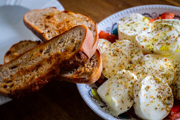Pain, tomate mozzarella, santé, régime alimentaire meditéranée 