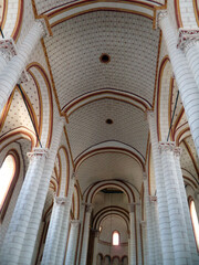 Nef &eacute;glise Saint-Pierre Chauvigny