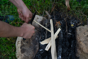 Obraz premium Making a campfire with wood shavings