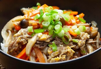 卵で閉じた牛丼