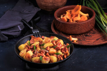 Chanterelle Mushrooms with Crispy Sage Potatoes. Fried Chanterelle Mushrooms And Potatoes Recipe.