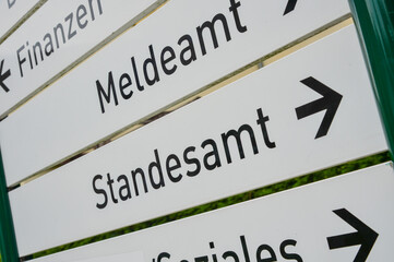 schild standesamt rathaus ehe hochzeit anmeldung wahlen wahl