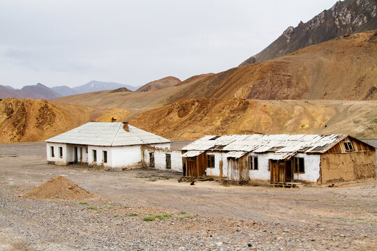 Murghab (Murghob), Karakul, Pamir mountains,Gorno Badakhshan Autonomous Region, Tajikistan,Central Asia. Pamir Highway leads from Kyrgyzstan to Murghab via Wakhan valley to Khorog and then to Dushanbe
