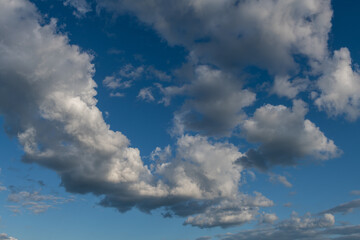 Naklejka na ściany i meble Hintergrund Himmel - Wolkenbildung Cumulus - Cumulonimbus