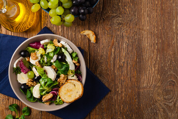 Italian spring salad with goat cheese, grapes and walnuts. Served with croutons.